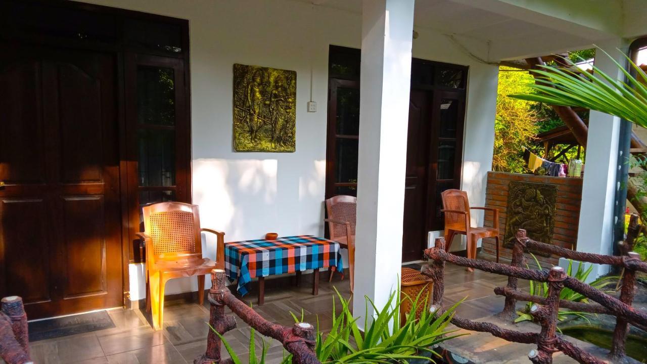 River Side Homestay *