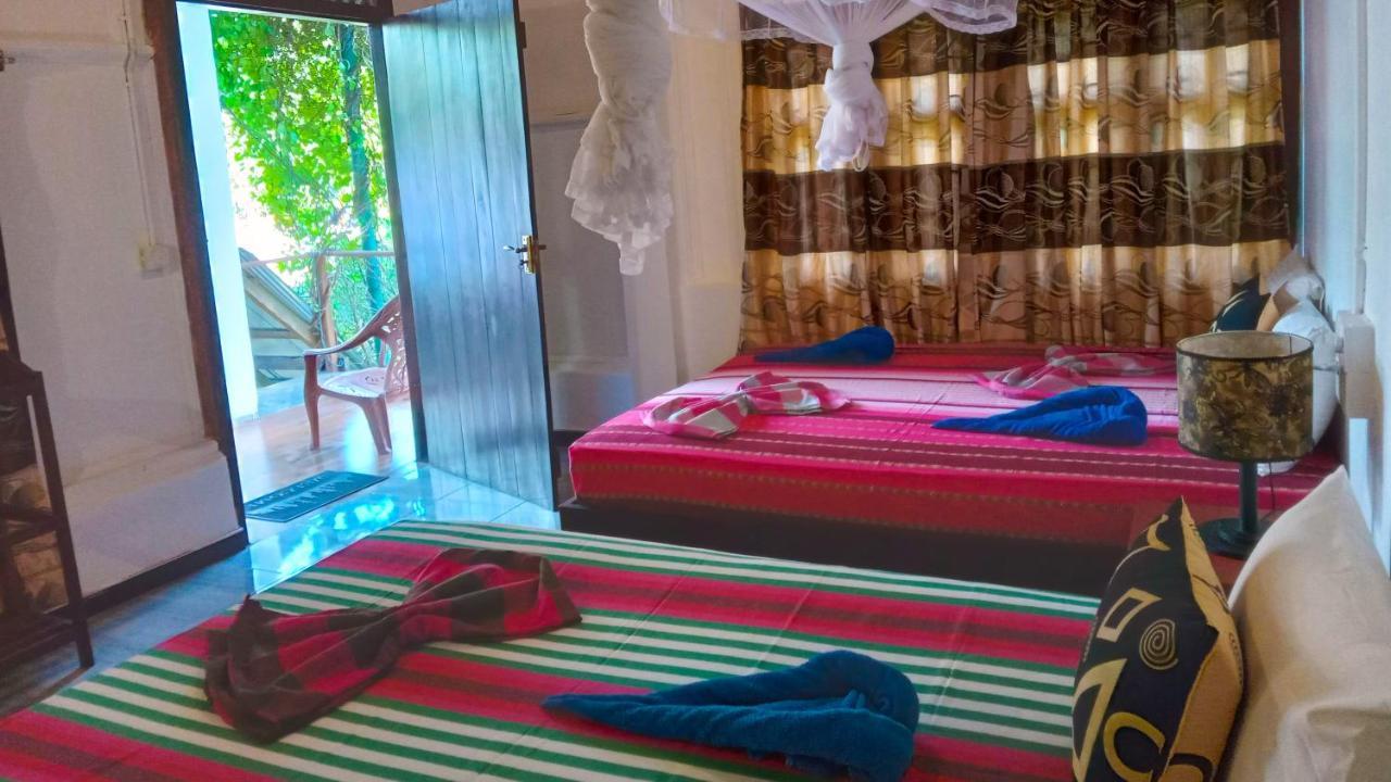 Homestay River Side *