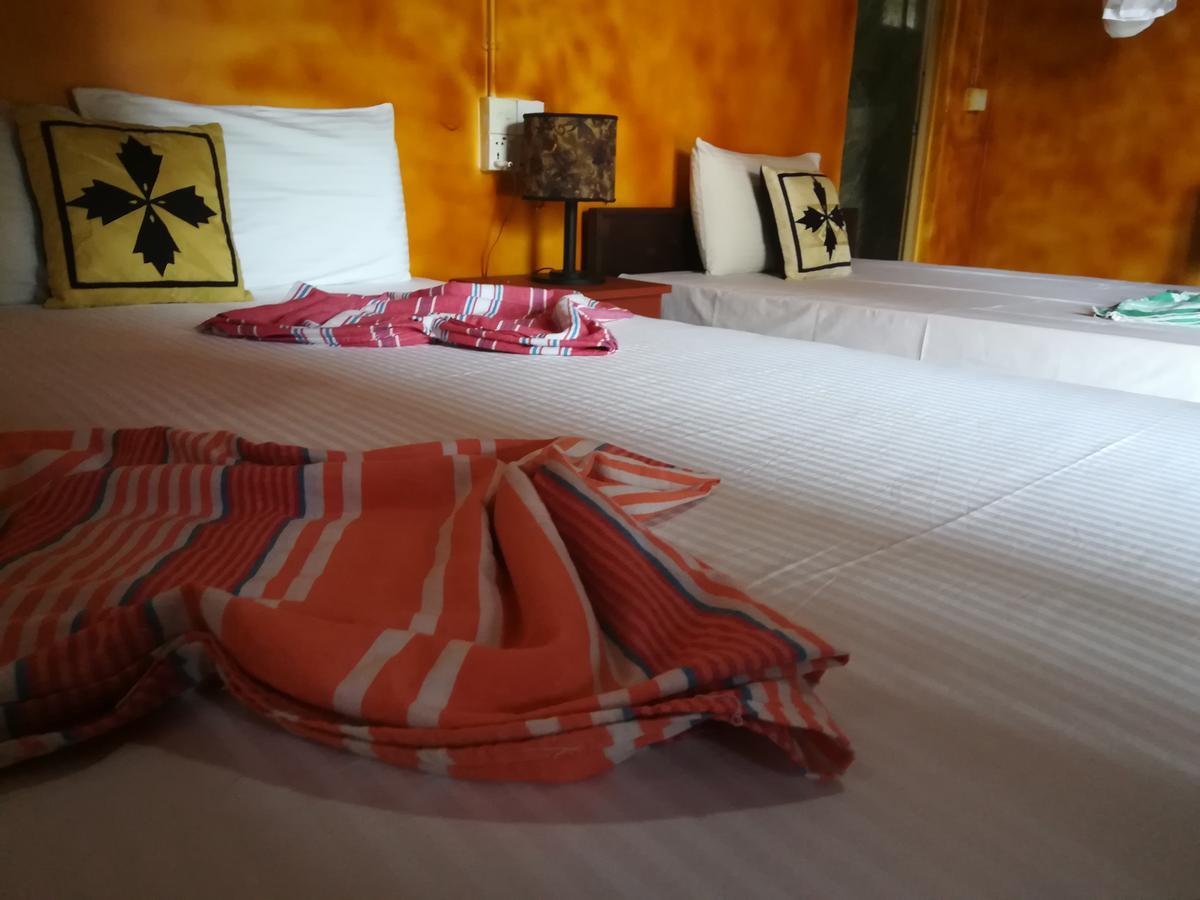 River Side Homestay *